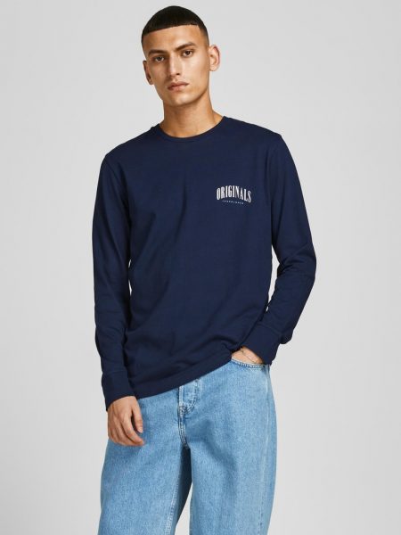 تى شيرت كوليج بياقة دائرية وأكمام قصيرة