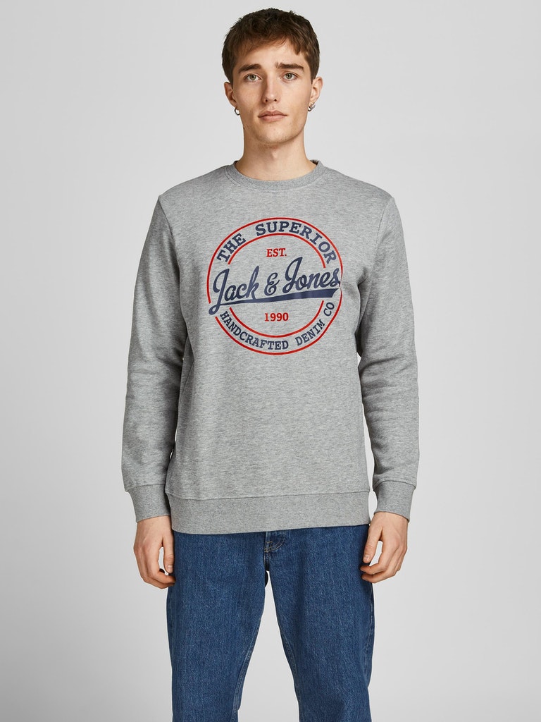 لتتمتع بأفضل اطلالات 2022، تنسيق اللبس للرجال من خلال أفضل النصائح، مع فور ترند يمكنك التمتع بأحدث الاطلالات العصرية ومعرفة طرق تنسيقها، بادر بالتسوق الآن